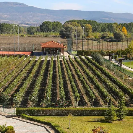 Uva Nestum Wine & Resort