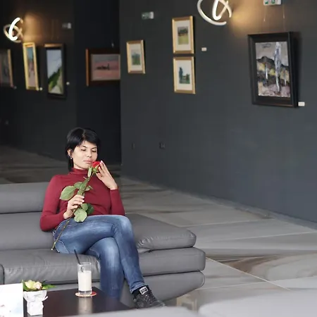 Uva Nestum Wine & 고체 델체프