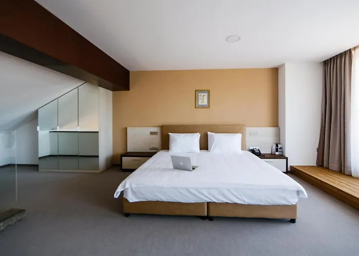 Uva Nestum Wine & 5* Gotse Delchev